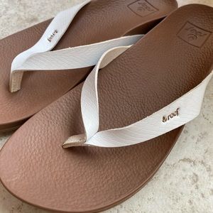 Women’s white Reef flip flops